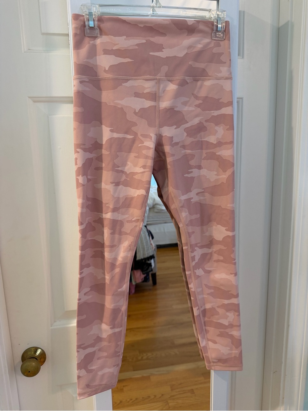 Athleta Women's Pink Camo Leggings